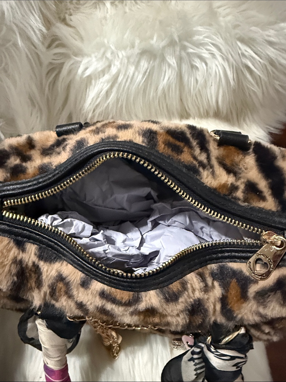 Viral Juicy Couture Leopard Faux Fur Satchel purse, charms and scarf included - Picture 4 of 6